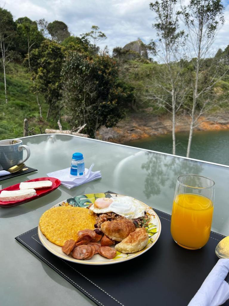 Sin Prisa "Not Rush" Cabana Preciosa! Con Jacuzzi, Vista Y Acceso Directo Al Embalse, Vista A La Piedra , Deporte Acuatico Paddle Board And Breakfast Incluidos ! Imperdible Guatapé Exteriör bild