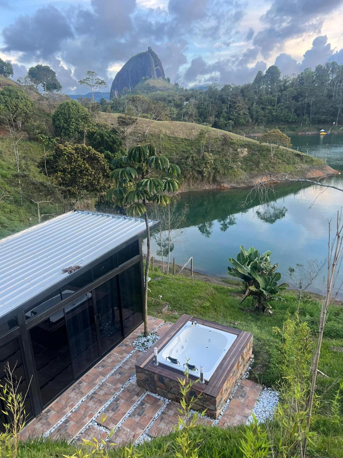 Sin Prisa "Not Rush" Cabana Preciosa! Con Jacuzzi, Vista Y Acceso Directo Al Embalse, Vista A La Piedra , Deporte Acuatico Paddle Board And Breakfast Incluidos ! Imperdible Guatapé Exteriör bild